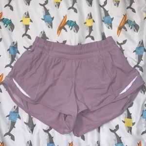 Lululemon Hotty Hot Low Rise Short 2.5”